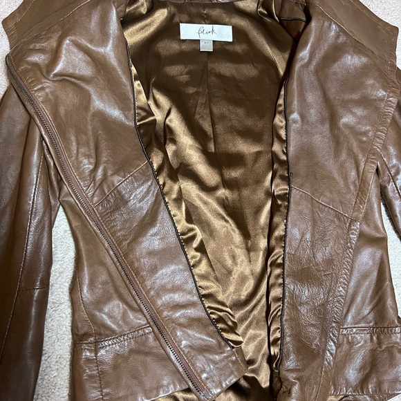 Danier Buttery Soft Genuine Lambskin Leather Jacket in Size Small. Colour = Teak - Picture 9 of 12